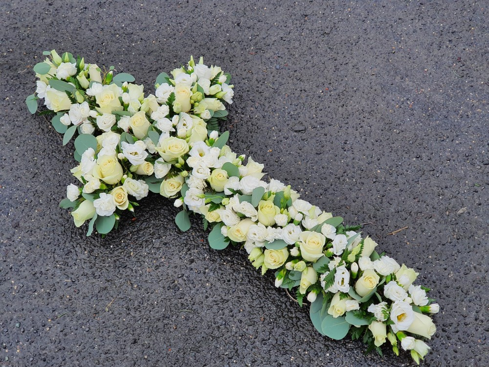 Neutral mixed flower cross
