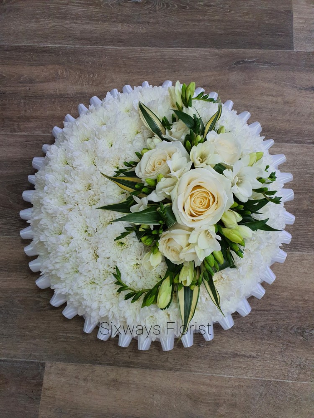 White round cushion